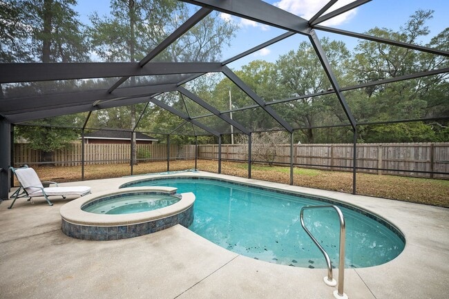 Building Photo - 11750 Village Green Dr