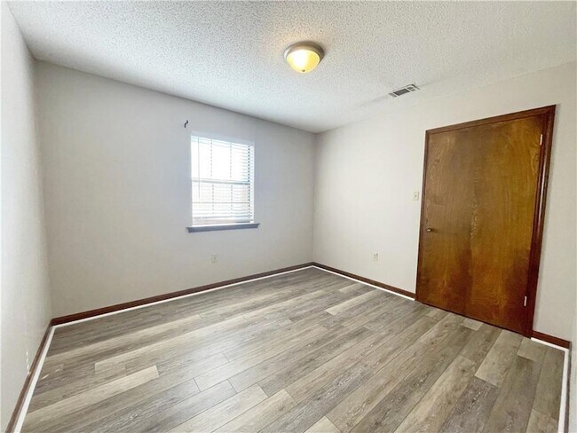 Building Photo - 159 Kelly Dr