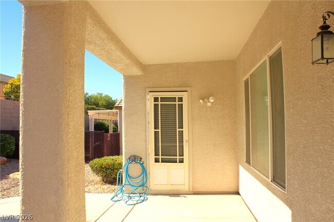 Building Photo - 2212 Sawtooth Mountain Dr