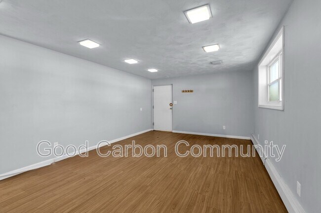 Building Photo - 1190 Orchard Park Rd