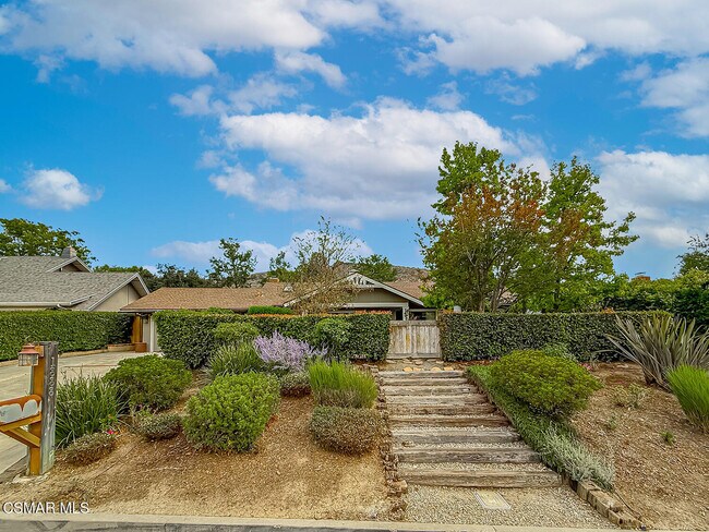 Building Photo - 1888 El Monte Dr
