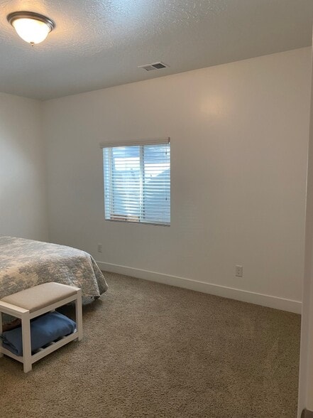 Building Photo - 356 E 580 S