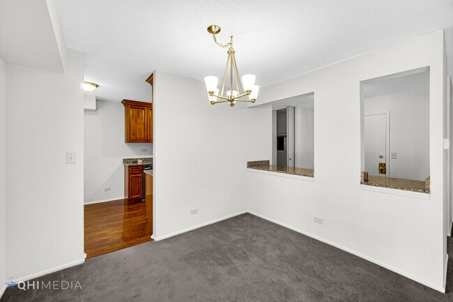 Building Photo - 111 S Baybrook Dr