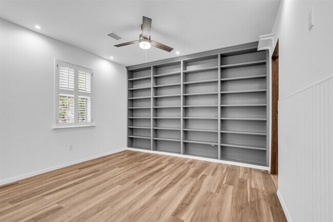 Building Photo - 41 Hickory Oak Dr
