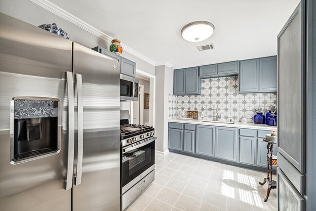 Building Photo - 5006 Idaho St