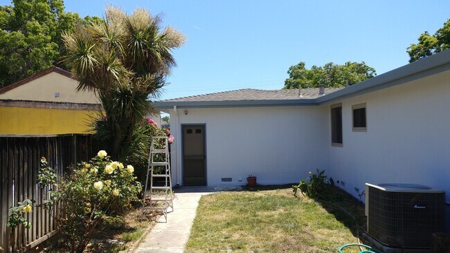 Building Photo - AMAZING Updated 3 Bedroom/2 Bath Home in Good School Area! - BERRYESSA