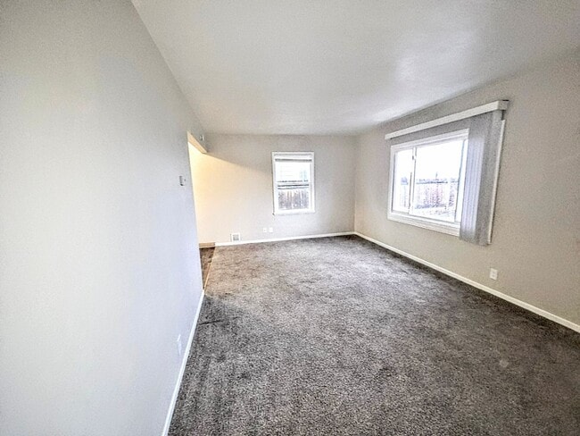 Building Photo - 5617 E Parkwater Ave