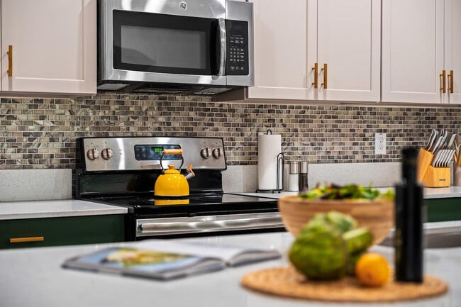 Building Photo - 4710 Sleepy Hollow Dr