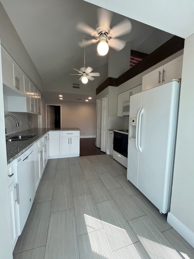 Building Photo - 18478 Tulip Rd