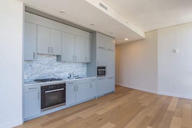 Building Photo - 2Bd/2Ba Seattle Condo