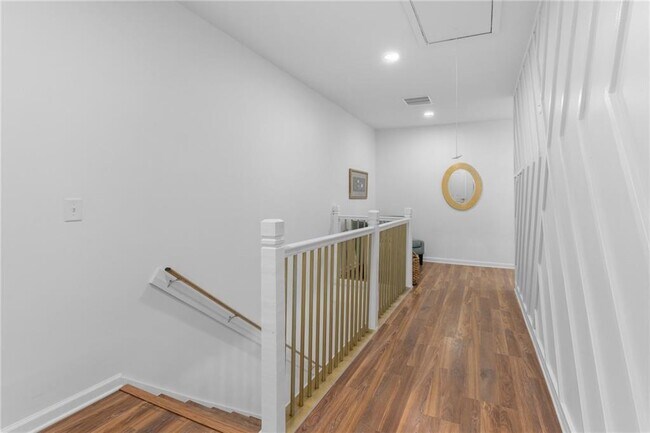 Building Photo - 1278 Plaza Ave SW