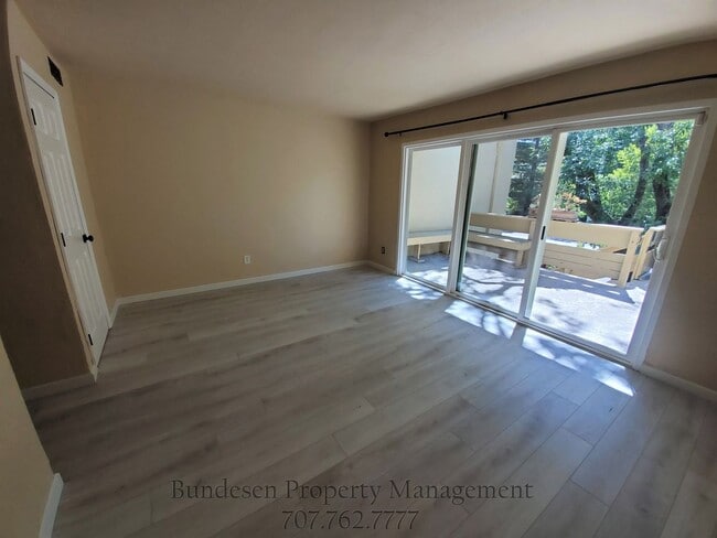 Building Photo - 3048 Yulupa Ave