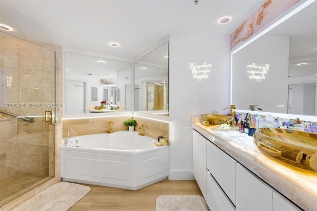 Building Photo - 848 Brickell Key Dr