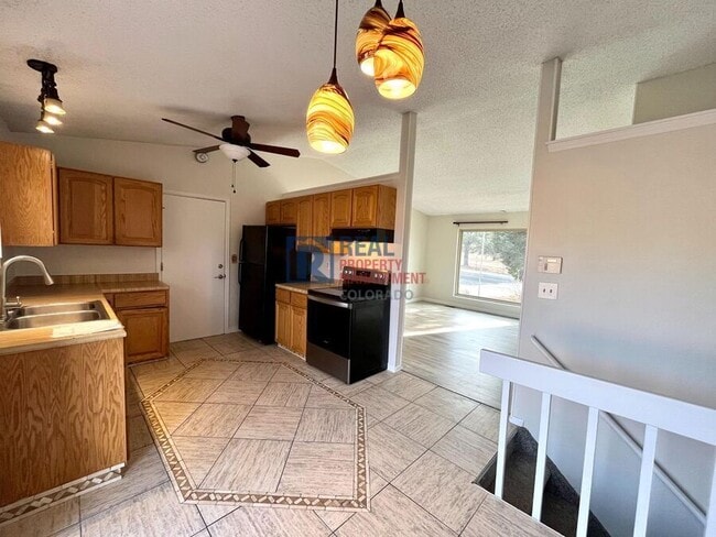 Building Photo - 5070 Montebello Pl