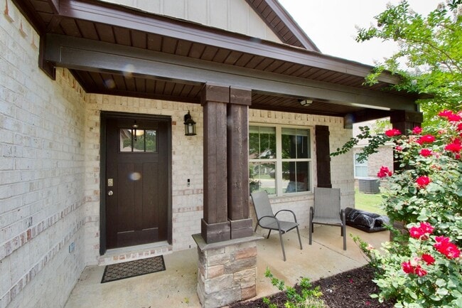 Building Photo - Immaculate 3BR/2BA Home in The Estates – P...