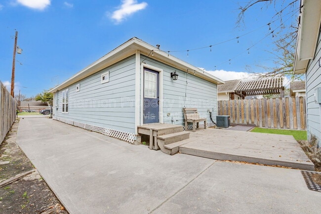 Building Photo - 921 Kern St