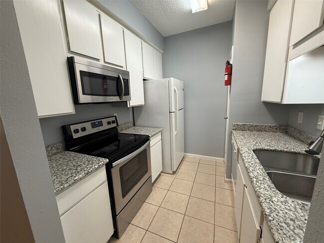 Building Photo - 10049 Westpark Dr