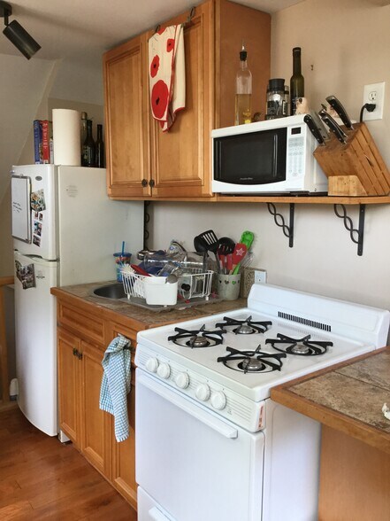 Building Photo - 889 Hope St