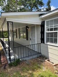 Building Photo - Charming North Augusta Duplex