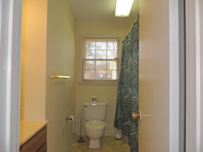 Building Photo - 2316 Rodgers Dr NE