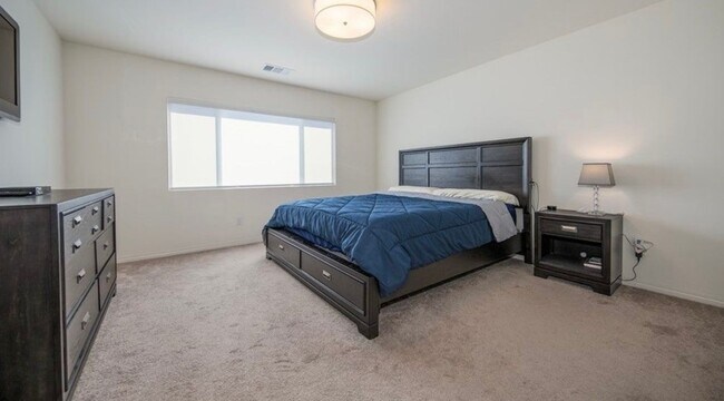Building Photo - Beautiful 3-Bedroom, 2.5-Bathroom Home for...