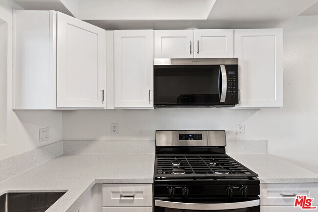 Building Photo - 836 Ashland Ave