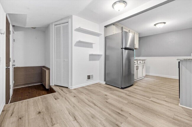Building Photo - 9535 Listeria St