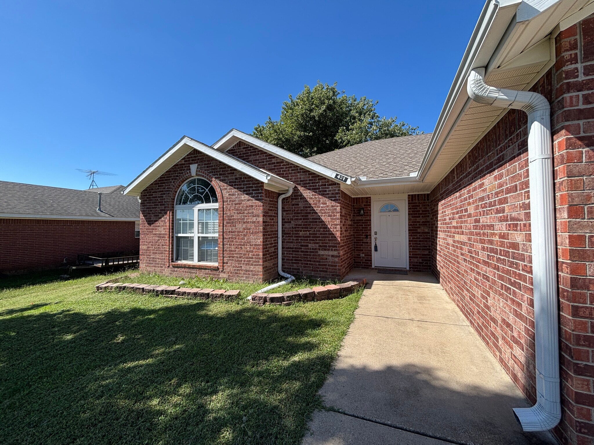Building Photo - 431 Spicewood Trl