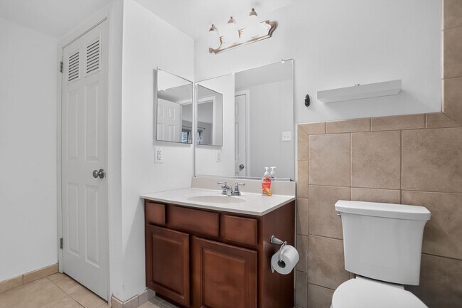 Building Photo - 1 Bed, 1 Bath Condo In Desirable Blue Bell Community!