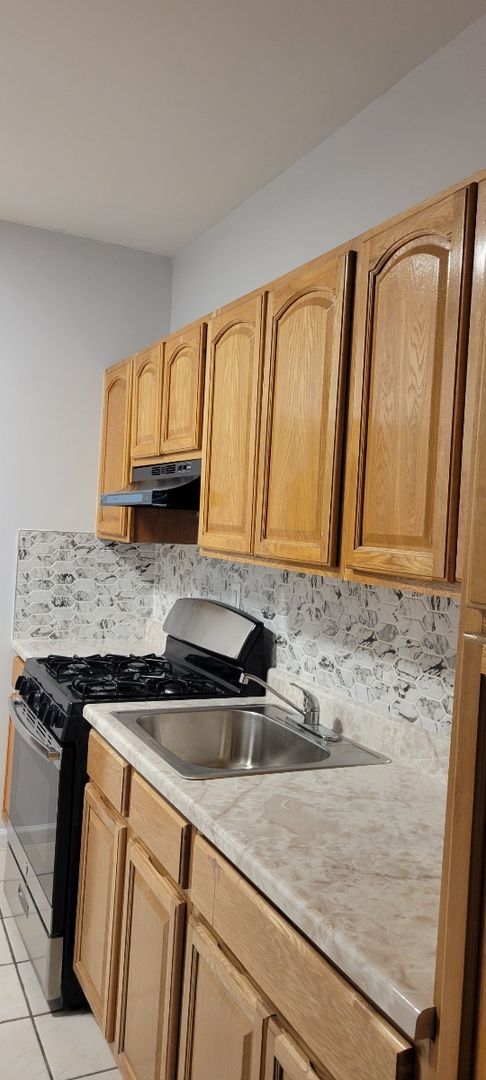 Building Photo - Rare 4 bedroom apartment in Astoria