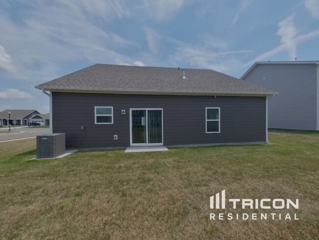 Building Photo - 2402 Valverde Wy
