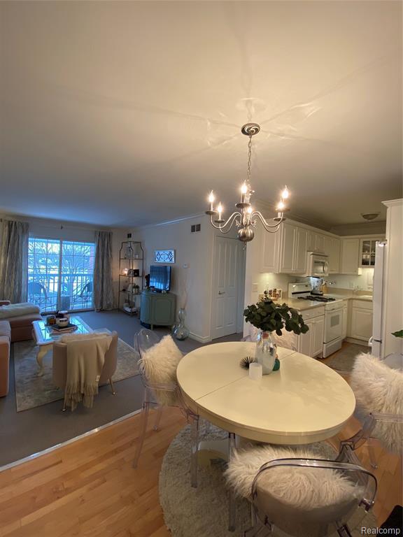 Building Photo - 662 Purdy St