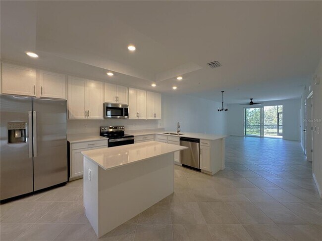 Building Photo - 14231 Heritage Landing Blvd