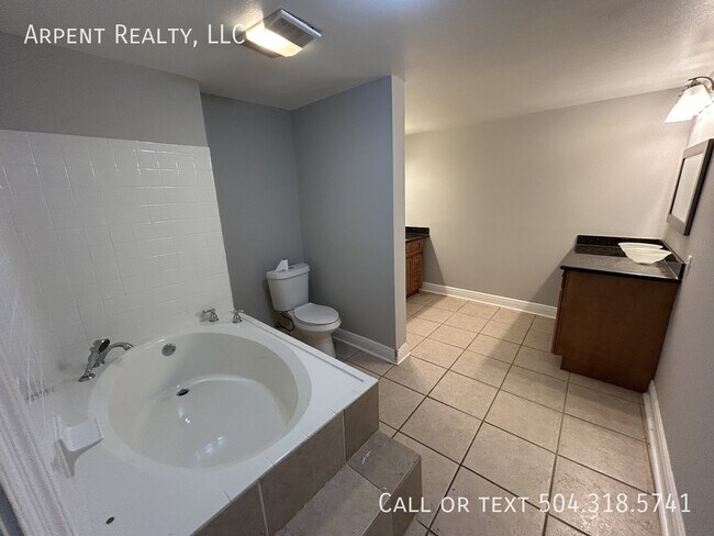 Building Photo - 2713 Volpe Dr
