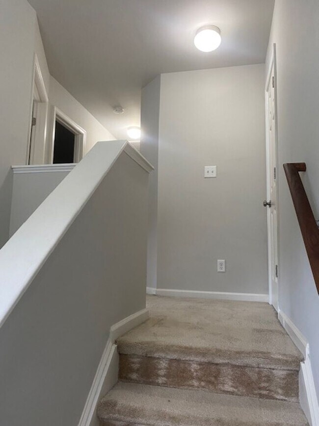 Building Photo - 203 Linfoot Ct
