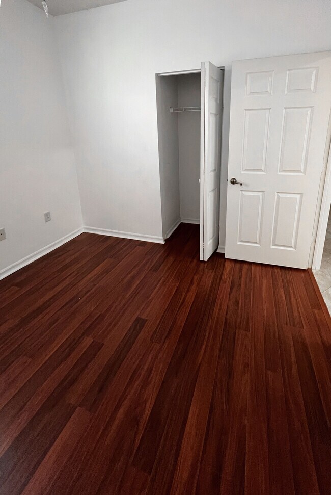 Building Photo - 2904 Crestwood Ter