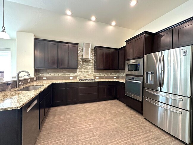 Building Photo - Single Story, 3 Bedroom, 2 Bathroom Home f...