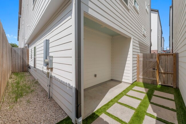 Building Photo - 954 Fisher St