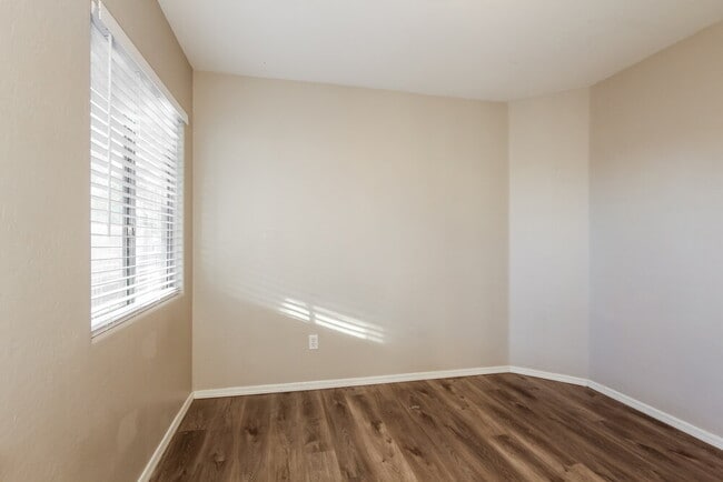 Building Photo - 1607 W Nancy Ln