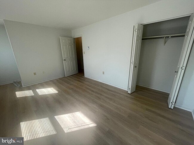 Building Photo - 209 Cross Keys Dr