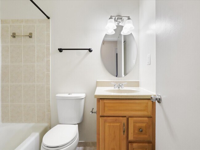 Building Photo - 8403 Thompson Rd