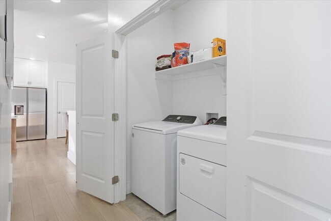 Building Photo - Like-New Rambler in The Village at Fox Meadows | Mountain Views, Pool Community & All Appliances ...