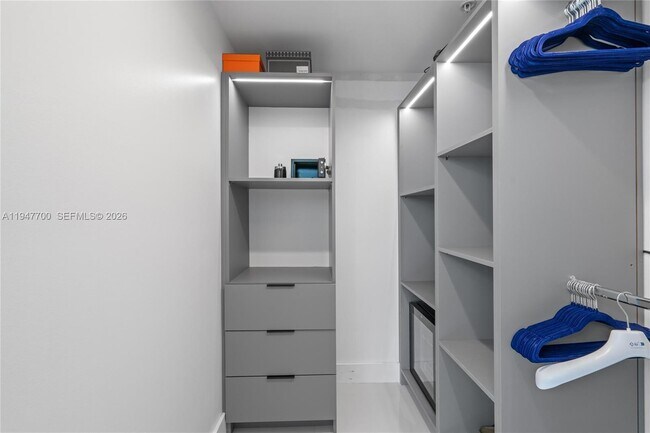 Building Photo - 90 SW 3rd St