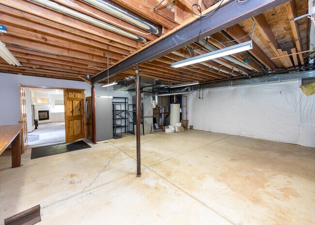 Building Photo - *COMING SOON* 5 Bedroom Broadmoor Beauty A...