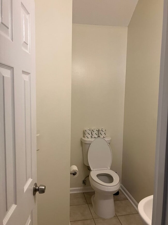 Building Photo - 3BR / 2.5BA @ Westbury Park