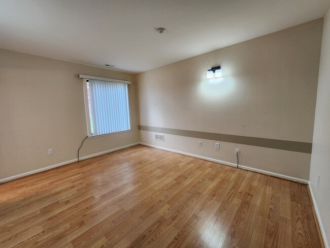 Building Photo - 42722 Lilley Pointe Dr
