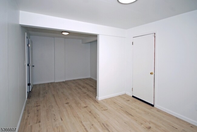 Building Photo - 561 Anderson Ave