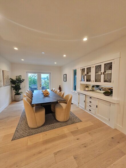 Building Photo - 957 Manzanita St