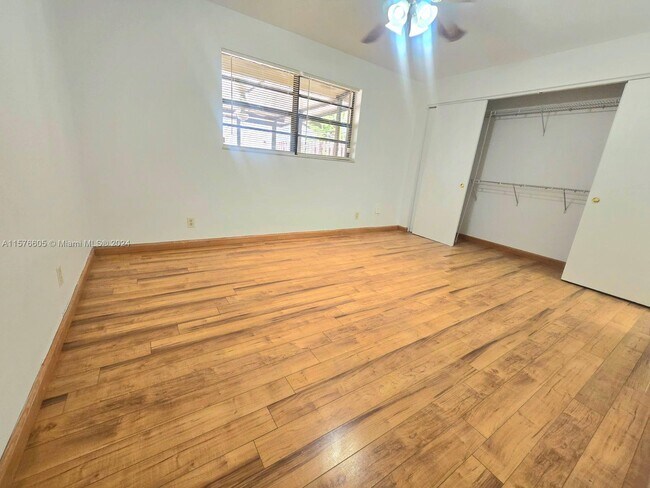 Building Photo - 11588 SW 112th Ave