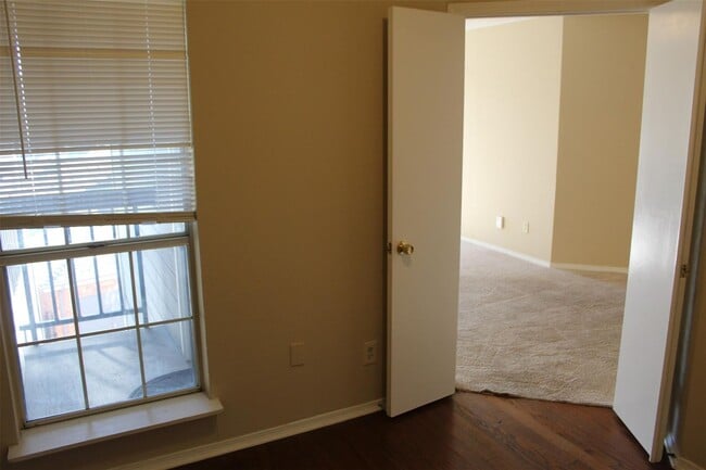 Building Photo - Cozy 2 bedroom Condo in Far North Dallas w...